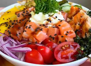 Foto de Poke de salmão