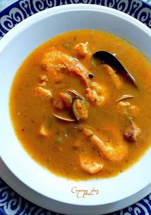 Una foto de Sopa de mariscos y pescados congelados y gambas frescas