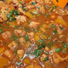 A picture of Chicken pilav with peaches.