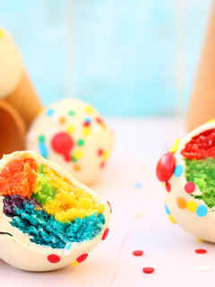 Una foto de Cake pops en forma de cono de helado
