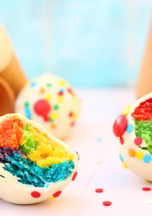 Una foto de Cake pops en forma de cono de helado
