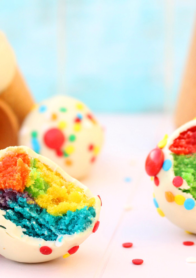 Una foto de Cake pops en forma de cono de helado