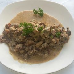 A picture of Beef stroganoff.