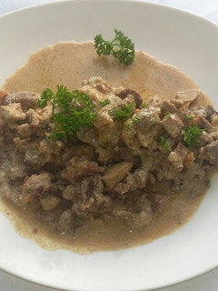 A picture of Beef stroganoff.