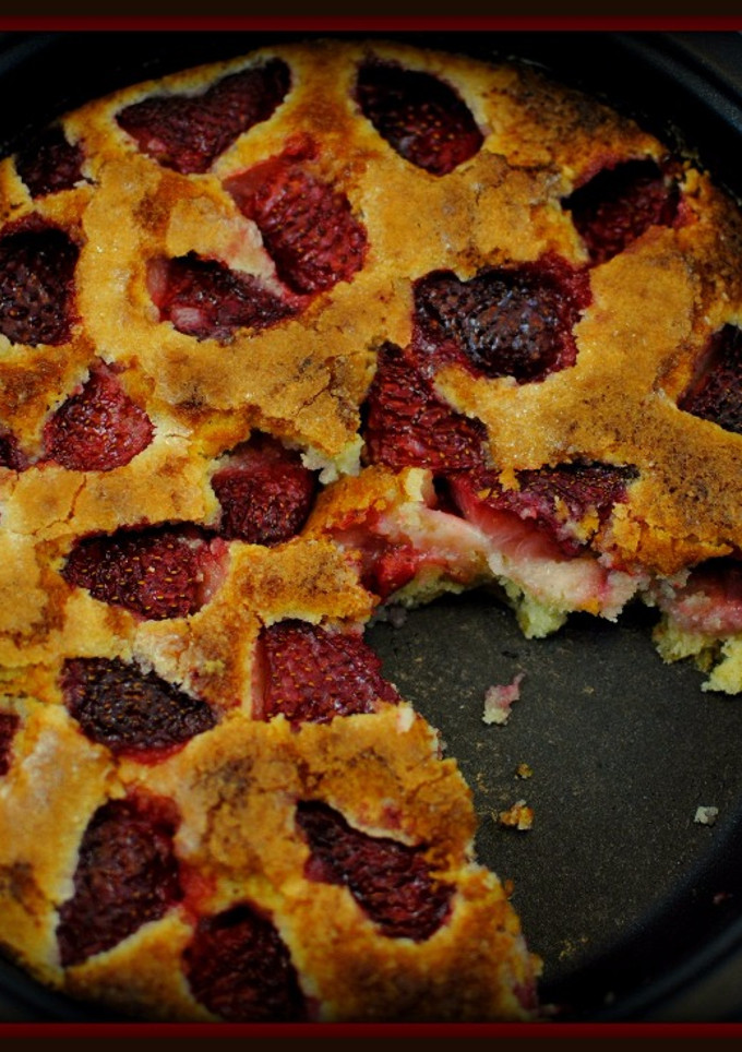 Una foto de Bizcocho tradicional con fresas