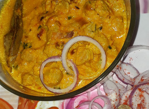 A picture of Soya chunks curry.