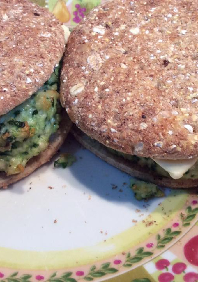 Una foto de Hamburguesas caseras de pollo y espinacas