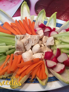 Una foto de Crudités con salsa ligera de yogur