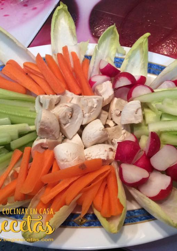 Una foto de Crudités con salsa ligera de yogur