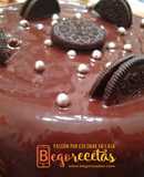 Bizcocho de chocolate con galletas Oreo