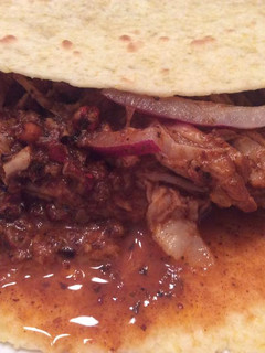 Una foto de Cochinita pibil cocinada a baja temperatura