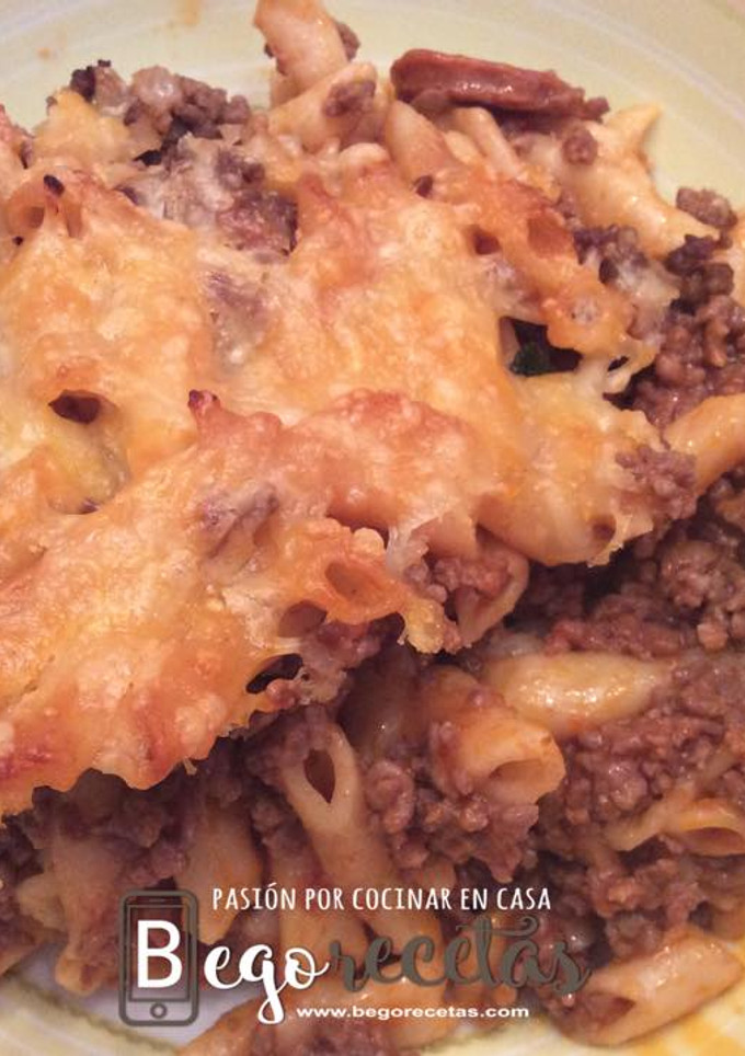 Una foto de Macarrones con carne picada, chorizo y tomate gratinados