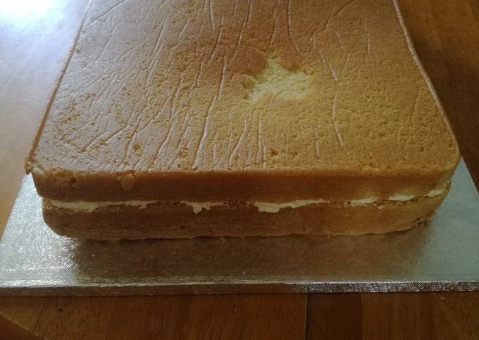 Vanilla cake with lemon buttercream recipe main photo