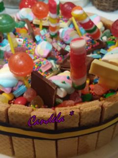 Una foto de Torta de golosinas para los chicos!!!