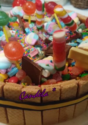 Una foto de Torta de golosinas para los chicos!!!