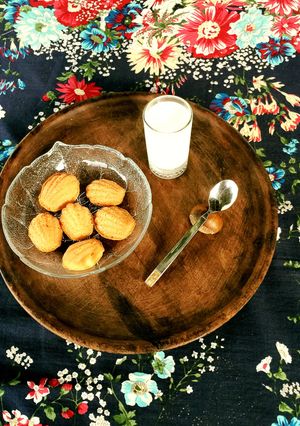 Hình của món Madelenes honey almond ( bánh hạnh nhân mật ong).