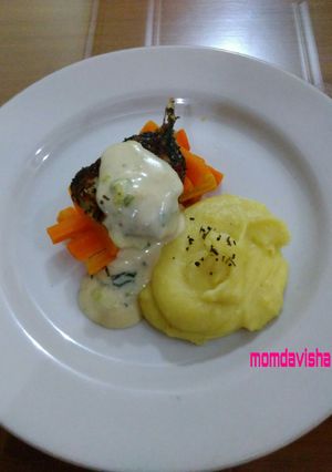 Foto resep Salmon grill cheese sauce with creamy mashed potato