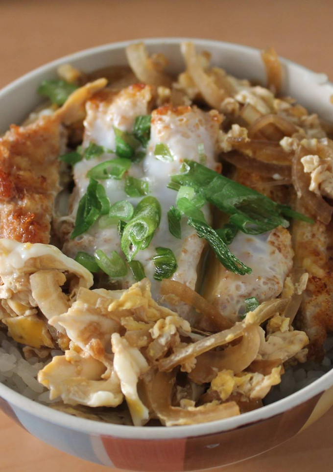 Una foto de Katsudon (カツ丼)