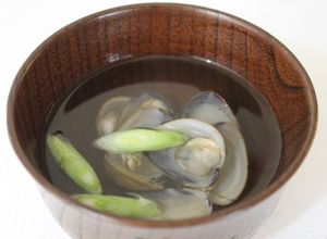 Una foto de Asari no Sumashi_jiru (アサリのすまし汁) - Caldo clara japonés con Almejas