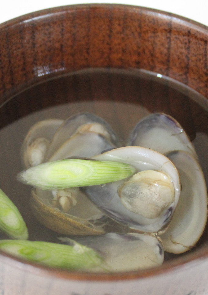 Una foto de Asari no Sumashi_jiru (アサリのすまし汁) - Caldo clara japonés con Almejas