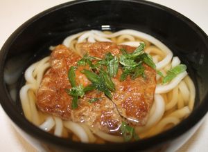 Una foto de Kitsune Udon - Tipo de oeste