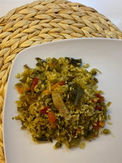 Una foto de Arroz con verduras, setas y algas