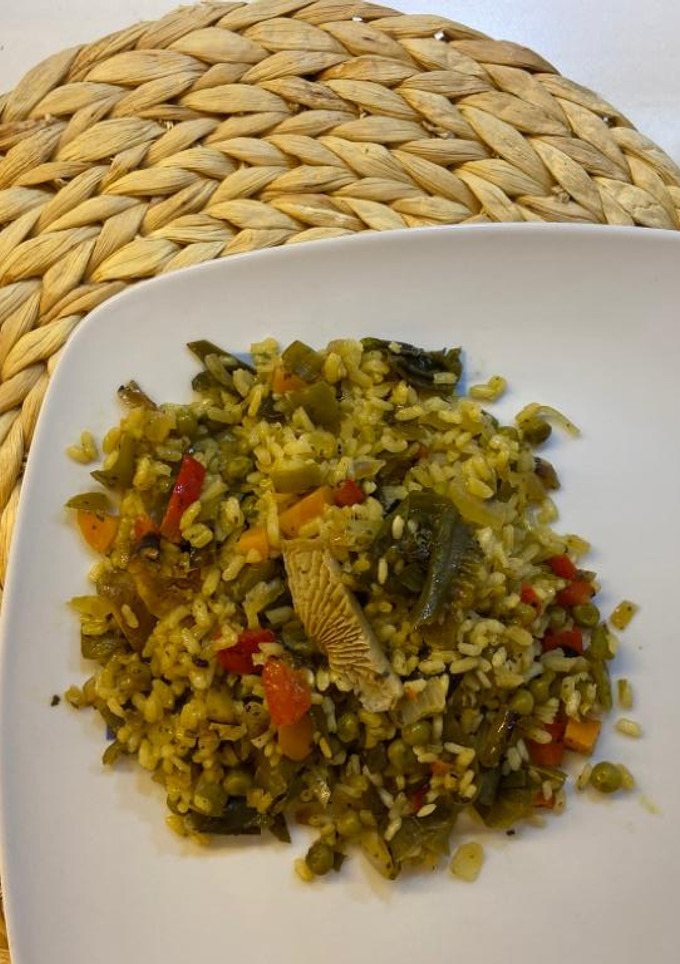 Una foto de Arroz con verduras, setas y algas
