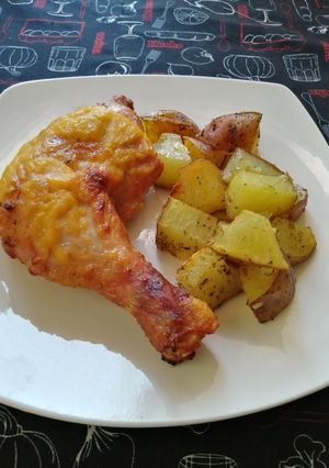 Una foto de Pollo a la mostaza con papas al horno