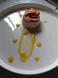 Panna cotta de coco y coulis de mango