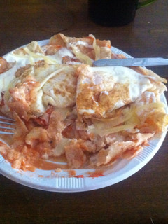 Una foto de Chilaquiles Rojos con Huevo en España