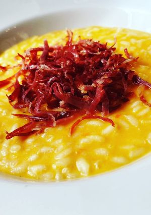 Foto di Risotto alla crema di zucca, con riccioli di capocollo tostato