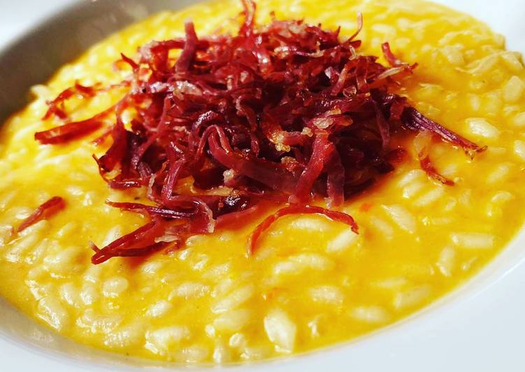 Risotto alla crema di zucca, con riccioli di capocollo tostato