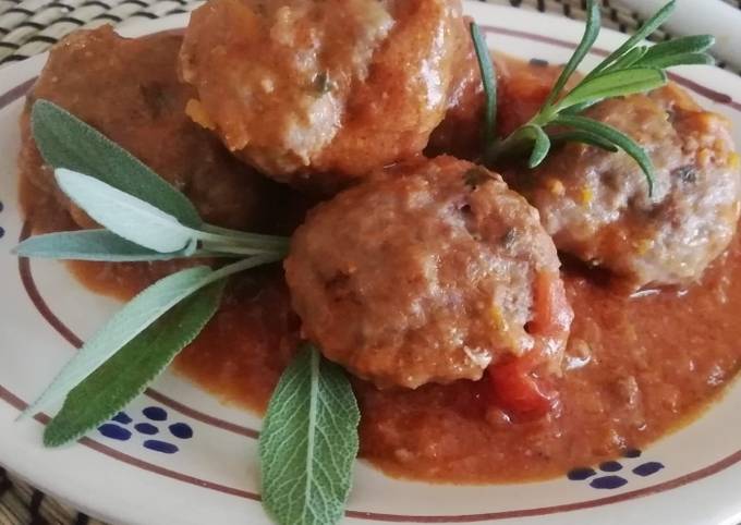 Polpette spezie e vino rosso