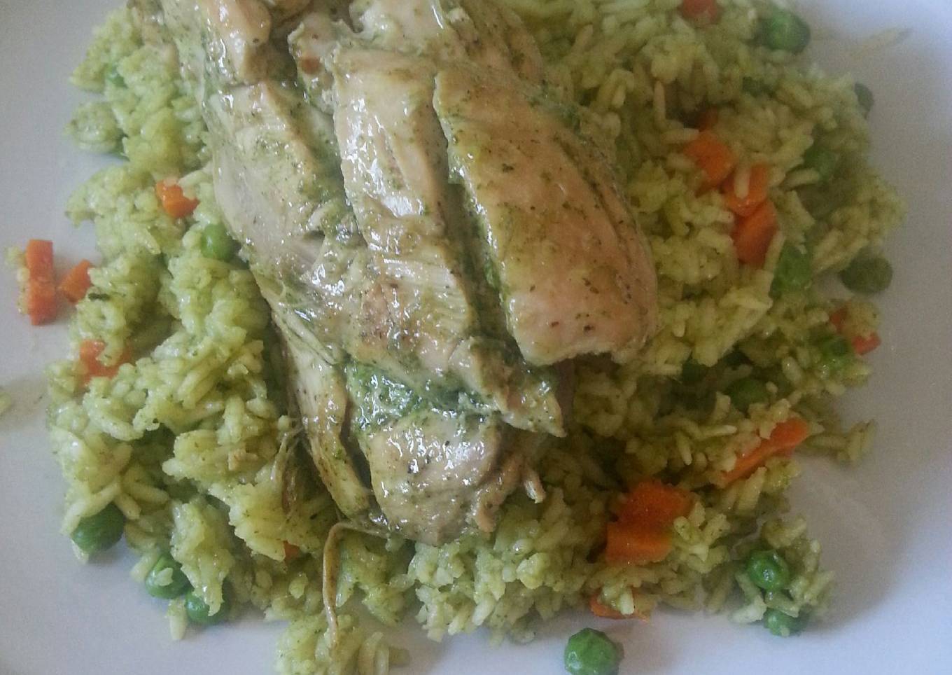 Arroz con pollo peruano.