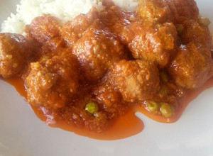 Una foto de Albóndigas en salsa de tomate. 