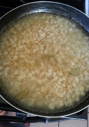 Una foto de Pozole de pollo.