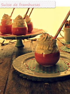 Una foto de Petit suisse caseros de fresa