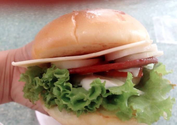 Langkah Mudah untuk Menyiapkan Beef Burger, Bikin Ngiler