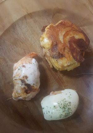 Una foto de Matambrito de pollo con tortilla de papas