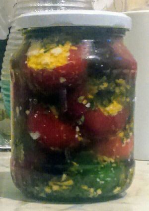 Feta sajttal töltött cseresznye paprika fűszeres olívaolajban recept fotója