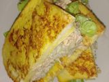 แซนวิชสลัดทูน่าแตงกวา (Tuna and Cucumber Salad Sandwich)