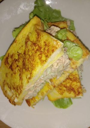รูปของ แซนวิชสลัดทูน่าแตงกวา (Tuna and Cucumber Salad Sandwich)