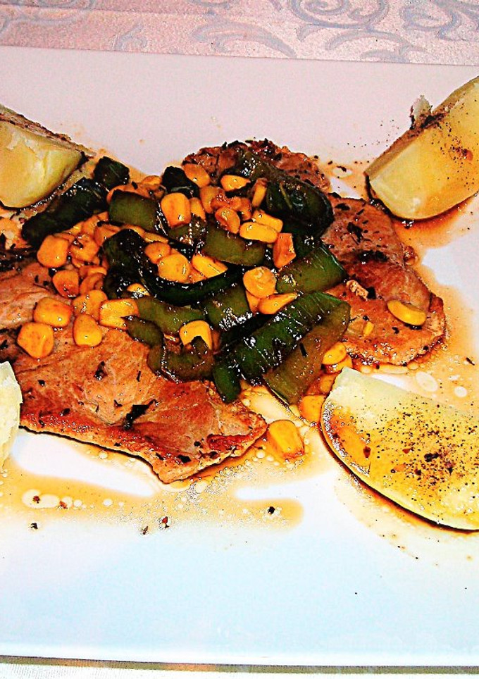 Una foto de Lomo de cerdo con verduras