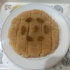 A picture of Sooji halwa.
