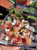 Prosciutto -grefuit-kecskesajt saláta