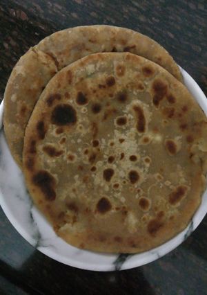 A picture of Aloo paratha.