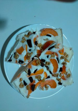 Una foto de Barritas de yogur helado con albaricoque y chocolate