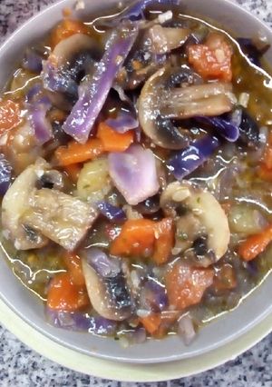 Una foto de Champiñones salteados con verduras🥰🍄🍄🍄🥰