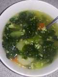Sopa de espinaca con sabor a hogar