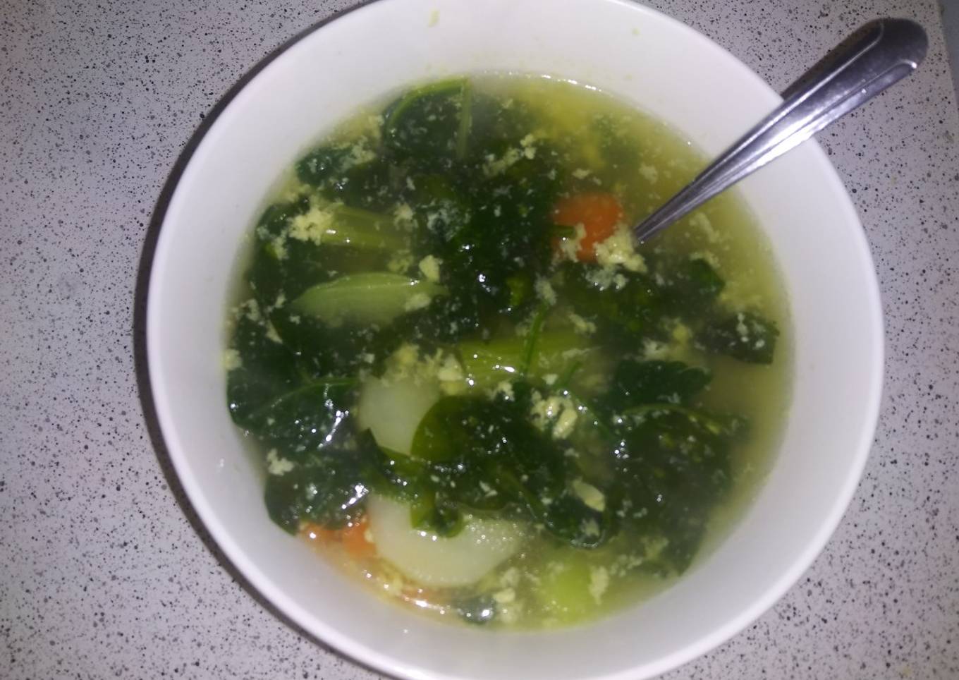 Sopa de espinaca con sabor a hogar